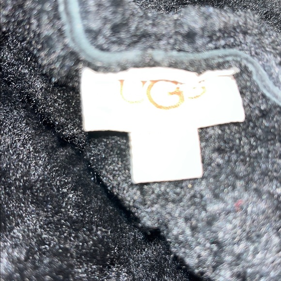 UGG® Tasman Stitch Genuine Lamb
Shearling Bucket Tall Hat UGG Black Suede OSFA - Picture 4 of 5